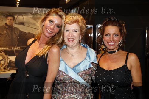 Amsterdam 6 december 2007
Miljonairsfair 2007 in de rai te amsterdam. Vip avond. Esther Oosterbeek met mevr Koster en ..