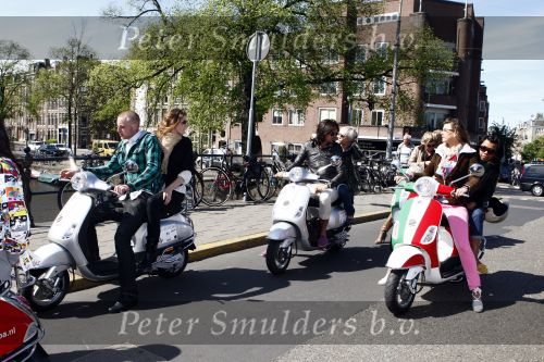 Amsterdam 12 mei 2009
Het blad Grazia organiseert samen met vespa scooters een leuke rally door amsterdam heen. Eva Anna Hekking
Peter Smulders bv