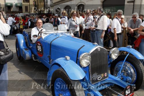 Brescia 15 mei 2008
Start van de Mille Miglia in Brescia. State of art rijdt met 2 porsches mee. 
Evert Louman met zijn vrouw