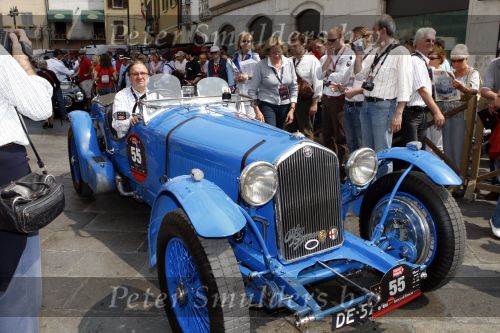 Brescia 15 mei 2008
Start van de Mille Miglia in Brescia. State of art rijdt met 2 porsches mee. 
Evert Louman met zijn vrouw