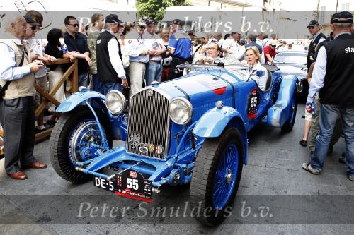 Brescia 15 mei 2008
Start van de Mille Miglia in Brescia. State of art rijdt met 2 porsches mee. 
Evert Louman met zijn vrouw
