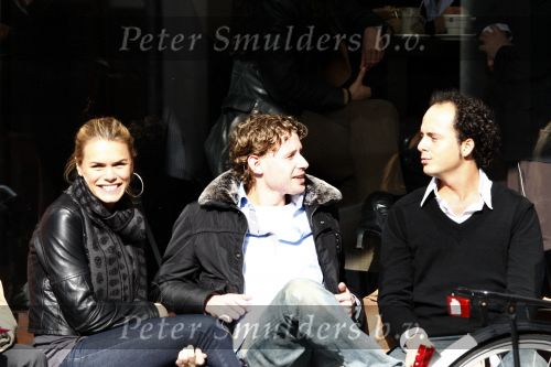 Amsterdam 4 maart 2008
Nicolette v Dam John Karthaus em Ewout Genemans in het zonnetje op terras.
Peter Smulders bv