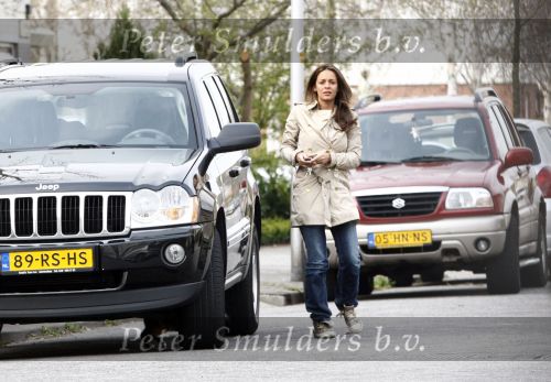Diemen 18 april 2008
Fajah Lourens komt aan bij haar huis in Diemn.
Peter Smulders bv