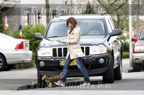 Diemen 18 april 2008
Fajah Lourens komt aan bij haar huis in Diemn.
Peter Smulders bv