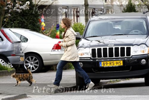 Diemen 18 april 2008
Fajah Lourens komt aan bij haar huis in Diemn.
Peter Smulders bv