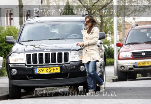 Diemen 18 april 2008
Fajah Lourens komt aan bij haar huis in Diemn.
Peter Smulders bv