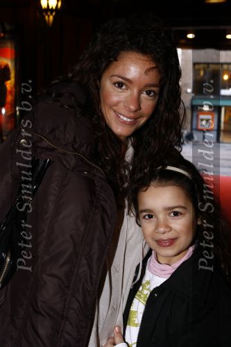 Amsterdam 25 januari 2009
Premiere de dappere muis in Tuschinski. Fajah Lourens met dochter
Peter Smulders bv