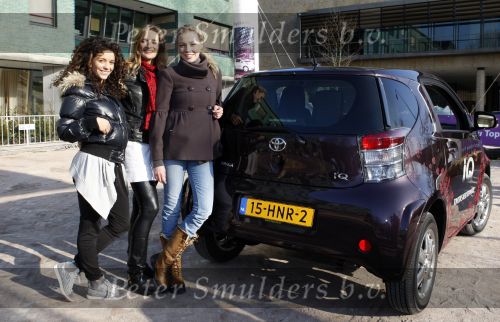 Amsterdam 31 januari 2009
Fajah Lourens Lieke v Lexmond en Renate Verbaan doen mee aan race met de nieuwe Toyota iq op de parkeerplaats bij het Okura.
Peter Smulders bv