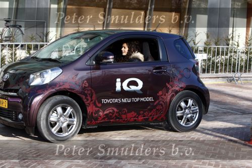 Amsterdam 31 januari 2009
Fajah Lourens Lieke v Lexmond en Renate Verbaan doen mee aan race met de nieuwe Toyota iq op de parkeerplaats bij het Okura.
Peter Smulders bv