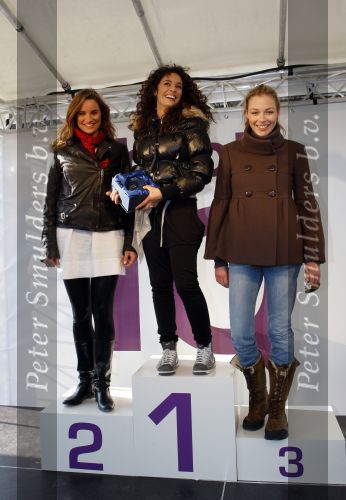 Amsterdam 31 januari 2009
Fajah Lourens Lieke v Lexmond en Renate Verbaan doen mee aan race met de nieuwe Toyota iq op de parkeerplaats bij het Okura.
Peter Smulders bv
