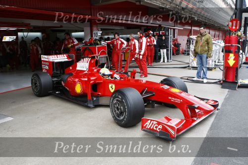 Barcelona 11 maart 2009
Test dag voor de formule 1 teams op het circuit van Barcelona. Felipe Massa voor Ferrari
Peter Smulders bv