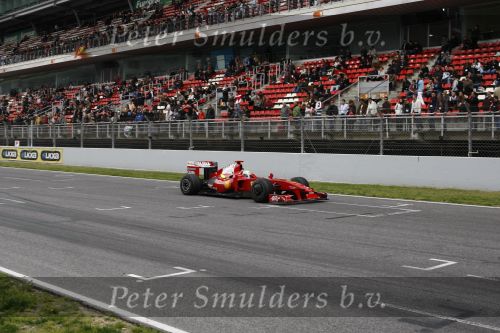 Barcelona 11 maart 2009
Test dag voor de formule 1 teams op het circuit van Barcelona. Felipe Massa voor Ferrari
Peter Smulders bv