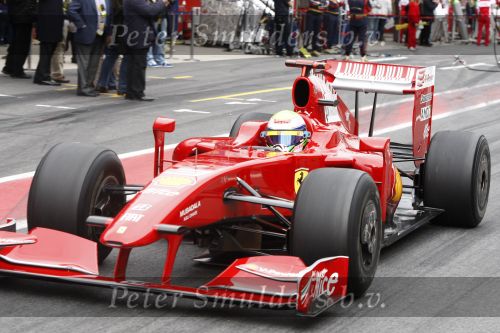 Barcelona 11 maart 2009
Test dag voor de formule 1 teams op het circuit van Barcelona. Felipe Massa voor Ferrari
Peter Smulders bv