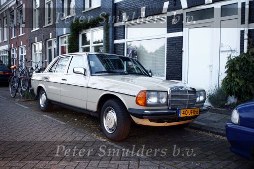 Amsterdam 8 mei 2009
Femke Halsema heeft een hele oude mercedes gekocht waar ze geen wegenbelasting voor hoeft te betalen en die heel slecht voor het milieu is.
Peter Smulders bv