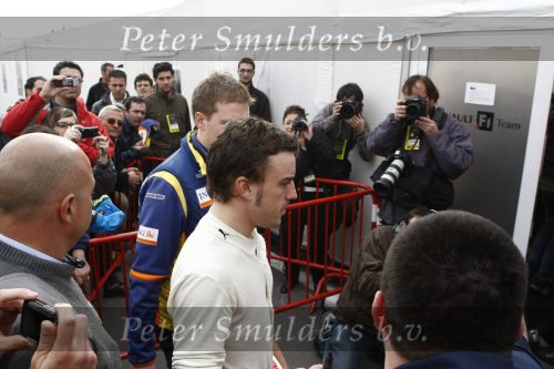 Barcelona 11 maart 2009
Test dag voor de formule 1 teams op het circuit van Barcelona. Fernando Alonso in een ING Renault
Peter Smulders bv