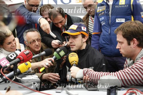 Barcelona 11 maart 2009
Test dag voor de formule 1 teams op het circuit van Barcelona. Fernando Alonso in een ING Renault
Peter Smulders bv