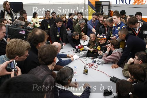 Barcelona 11 maart 2009
Test dag voor de formule 1 teams op het circuit van Barcelona. Fernando Alonso in een ING Renault
Peter Smulders bv