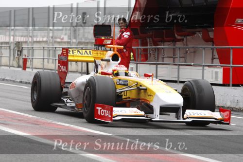 Barcelona 11 maart 2009
Test dag voor de formule 1 teams op het circuit van Barcelona. Fernando Alonso in een ING Renault
Peter Smulders bv