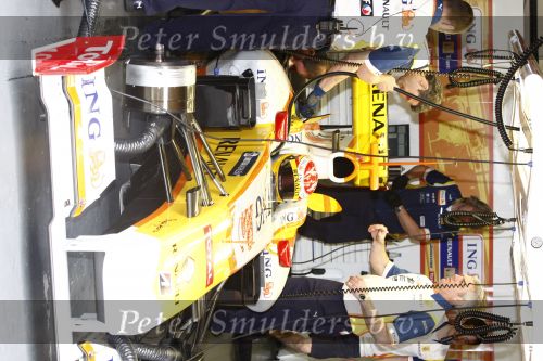Barcelona 11 maart 2009
Test dag voor de formule 1 teams op het circuit van Barcelona. Fernando Alonso in een ING Renault
Peter Smulders bv