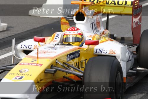 Barcelona 11 maart 2009
Test dag voor de formule 1 teams op het circuit van Barcelona. Fernando Alonso in een ING Renault
Peter Smulders bv