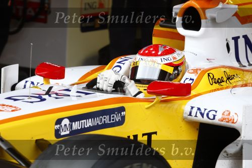 Barcelona 11 maart 2009
Test dag voor de formule 1 teams op het circuit van Barcelona. Fernando Alonso in een ING Renault
Peter Smulders bv