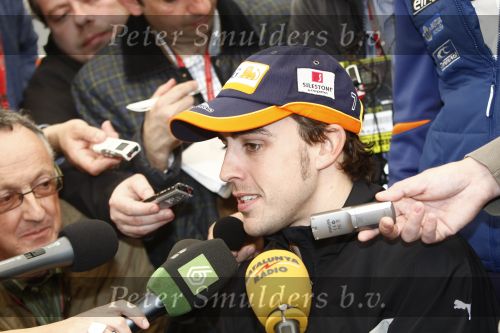 Barcelona 11 maart 2009
Test dag voor de formule 1 teams op het circuit van Barcelona. Fernando Alonso in een ING Renault
Peter Smulders bv