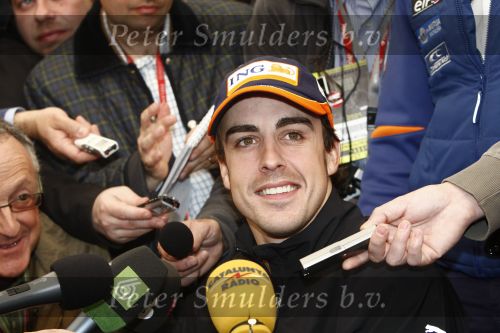 Barcelona 11 maart 2009
Test dag voor de formule 1 teams op het circuit van Barcelona. Fernando Alonso in een ING Renault
Peter Smulders bv