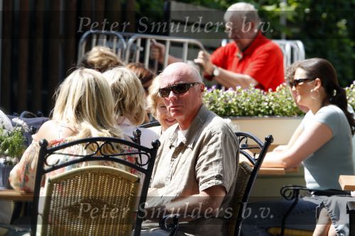 Laren 23 mei 2008
Ferdi Bolland met zijn vrouw op terras bij auberge.