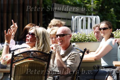 Laren 23 mei 2008
Ferdi Bolland met zijn vrouw op terras bij auberge.