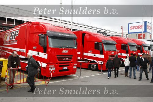Barcelona 11 maart 2009
Test dag voor de formule 1 teams op het circuit van Barcelona. Ferrari vrachtwagens
Peter Smulders bv