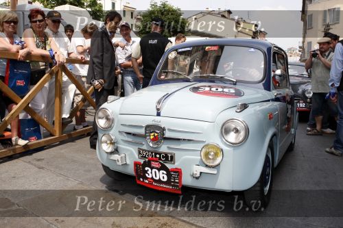 Brescia 15 mei 2008
Start van de Mille Miglia in Brescia. State of art rijdt met 2 porsches mee.
Fiat 500 Classic Car