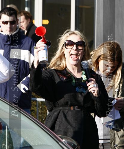 Amsterdam 31 januari 2009
Fajah Lourens Lieke v Lexmond en Renate Verbaan doen mee aan race met de nieuwe Toyota iq op de parkeerplaats bij het Okura. Fiona Hering presenteert het geheel
Peter Smulders bv