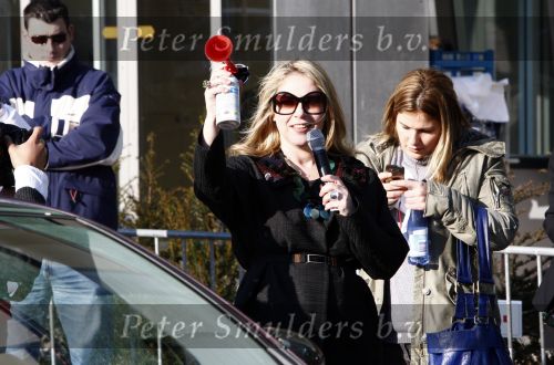 Amsterdam 31 januari 2009
Fajah Lourens Lieke v Lexmond en Renate Verbaan doen mee aan race met de nieuwe Toyota iq op de parkeerplaats bij het Okura. Fiona Hering presenteert het geheel
Peter Smulders bv