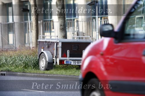 Amsterdam 25 maart 2008
Snelheidscontrole van de politie vanuit een aanhangwagen op de wibautstraat in amsterdam.
Peter Smulders bv