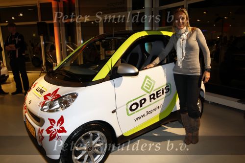 Amsterdam 15 januari 2008
Floortje Dessing krijgt smart auto voor haar goede doel.