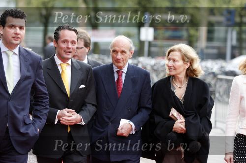 Utrecht 28 april 2009
Pieter v Vollenhoven viert zijn 70e verjaardag in het Beatrix theater in Utrecht. Frank Houben met zijn vrouw
Peter Smulders bv