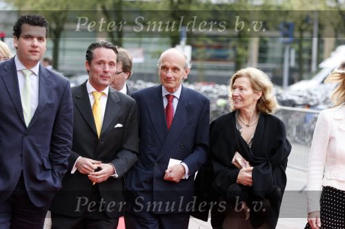 Utrecht 28 april 2009
Pieter v Vollenhoven viert zijn 70e verjaardag in het Beatrix theater in Utrecht. Frank Houben met zijn vrouw
Peter Smulders bv