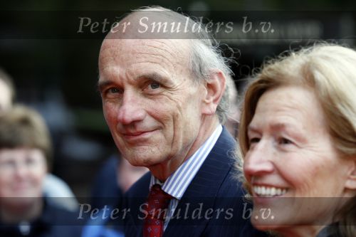 Utrecht 28 april 2009
Pieter v Vollenhoven viert zijn 70e verjaardag in het Beatrix theater in Utrecht. Frank Houben met zijn vrouw
Peter Smulders bv