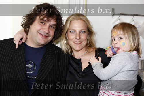 Amsterdam 17 april 2008
presentatie kokende vrouwen .  Frank lammers met vrouw en dochter
Peter Smulders bv