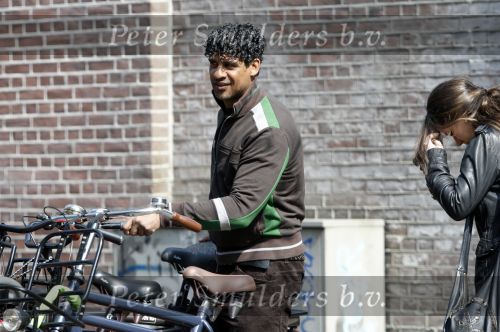 Amsterdam 13 april 2009
Frank Rijkaard met zijn nieuwe vriendin Stephanie Fransen. Ze vertrekken bij zijn nieuwe huis en gaan lunchen bij het Hilton hotel.
Peter Smulders bv