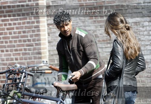 Amsterdam 13 april 2009
Frank Rijkaard met zijn nieuwe vriendin Stephanie Fransen. Ze vertrekken bij zijn nieuwe huis en gaan lunchen bij het Hilton hotel.
Peter Smulders bv