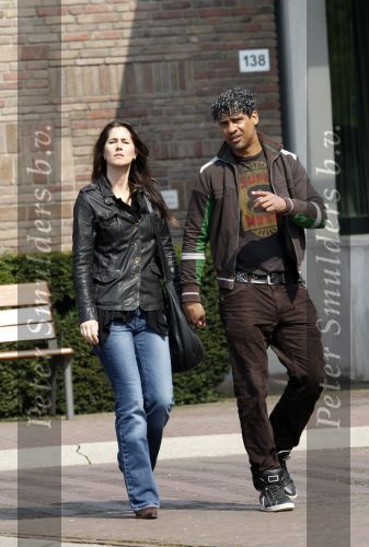 Amsterdam 13 april 2009
Frank Rijkaard met zijn nieuwe vriendin Stephanie Fransen. Ze vertrekken bij zijn nieuwe huis en gaan lunchen bij het Hilton hotel.
Peter Smulders bv
