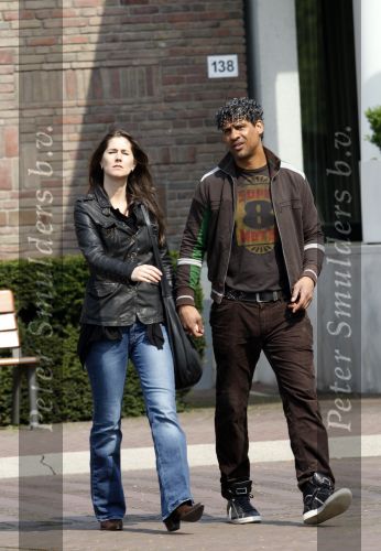 Amsterdam 13 april 2009
Frank Rijkaard met zijn nieuwe vriendin Stephanie Fransen. Ze vertrekken bij zijn nieuwe huis en gaan lunchen bij het Hilton hotel.
Peter Smulders bv