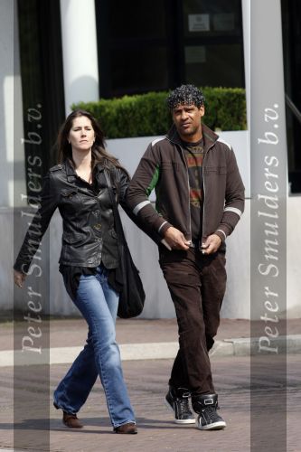 Amsterdam 13 april 2009
Frank Rijkaard met zijn nieuwe vriendin Stephanie Fransen. Ze vertrekken bij zijn nieuwe huis en gaan lunchen bij het Hilton hotel.
Peter Smulders bv