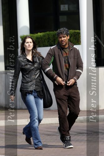 Amsterdam 13 april 2009
Frank Rijkaard met zijn nieuwe vriendin Stephanie Fransen. Ze vertrekken bij zijn nieuwe huis en gaan lunchen bij het Hilton hotel.
Peter Smulders bv