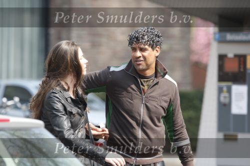 Amsterdam 13 april 2009
Frank Rijkaard met zijn nieuwe vriendin Stephanie Fransen. Ze vertrekken bij zijn nieuwe huis en gaan lunchen bij het Hilton hotel.
Peter Smulders bv