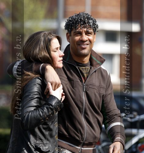 Amsterdam 13 april 2009
Frank Rijkaard met zijn nieuwe vriendin Stephanie Fransen. Ze vertrekken bij zijn nieuwe huis en gaan lunchen bij het Hilton hotel.
Peter Smulders bv