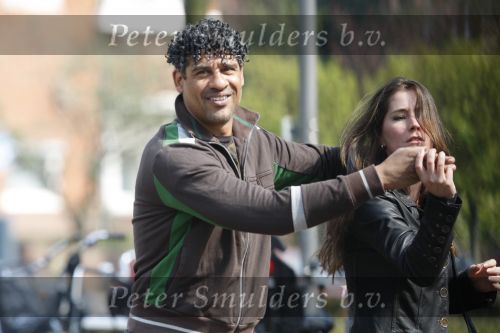 Amsterdam 13 april 2009
Frank Rijkaard met zijn nieuwe vriendin Stephanie Fransen. Ze vertrekken bij zijn nieuwe huis en gaan lunchen bij het Hilton hotel.
Peter Smulders bv