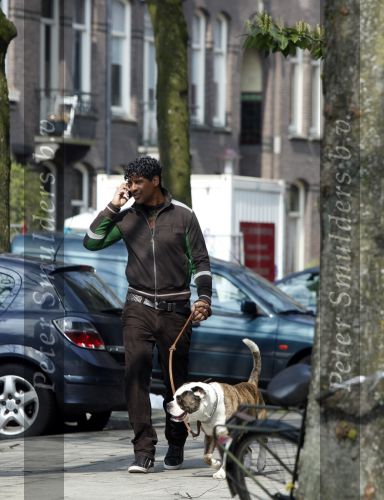 Amsterdam 13 april 2009
Frank Rijkaard aan het wandelen met zijn hond
Peter Smulders bv
