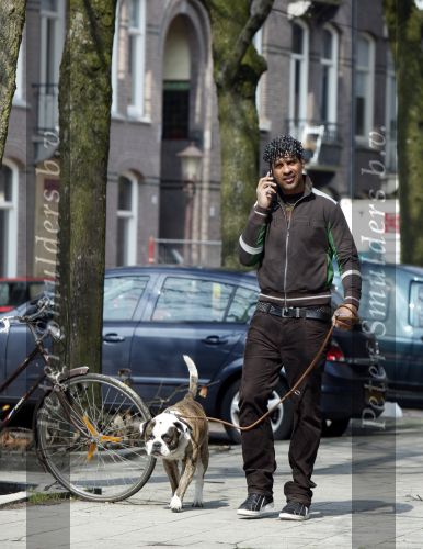 Amsterdam 13 april 2009
Frank Rijkaard aan het wandelen met zijn hond
Peter Smulders bv